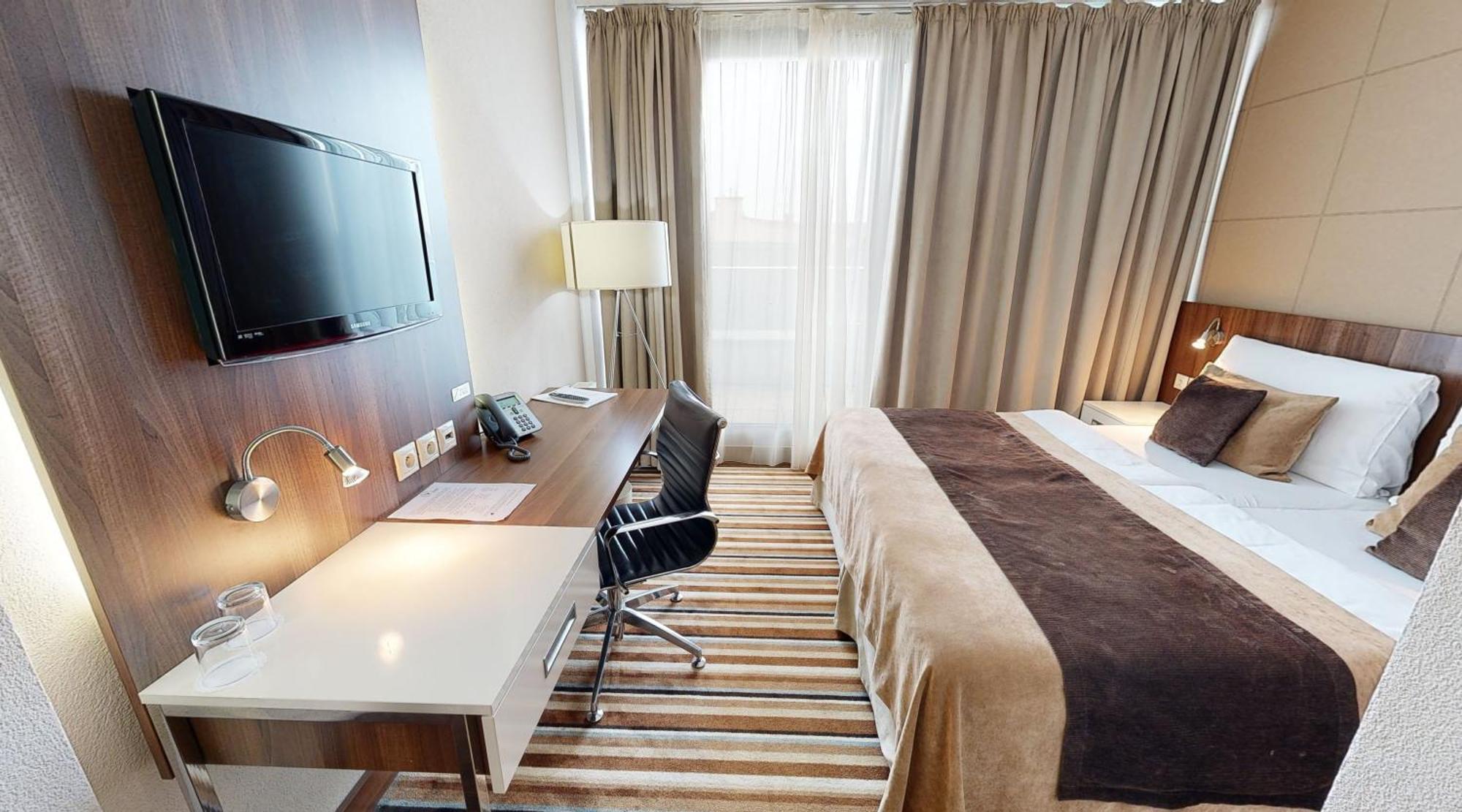 Business Hotel Astrum Laus Levice Exterior foto