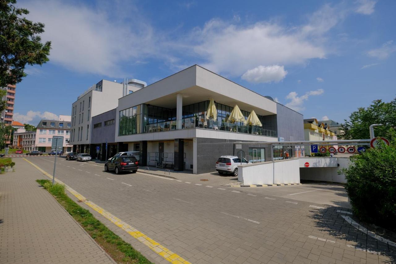 Business Hotel Astrum Laus Levice Exterior foto