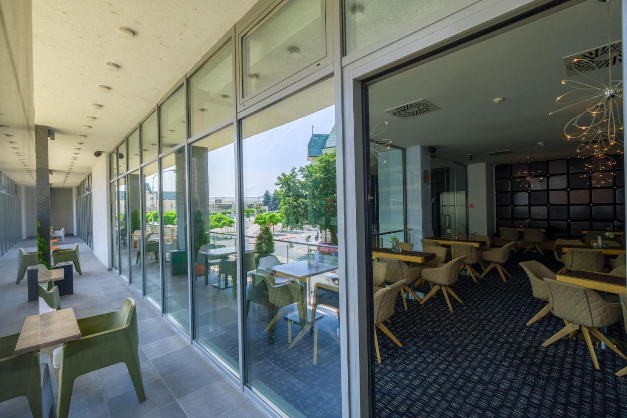Business Hotel Astrum Laus Levice Exterior foto