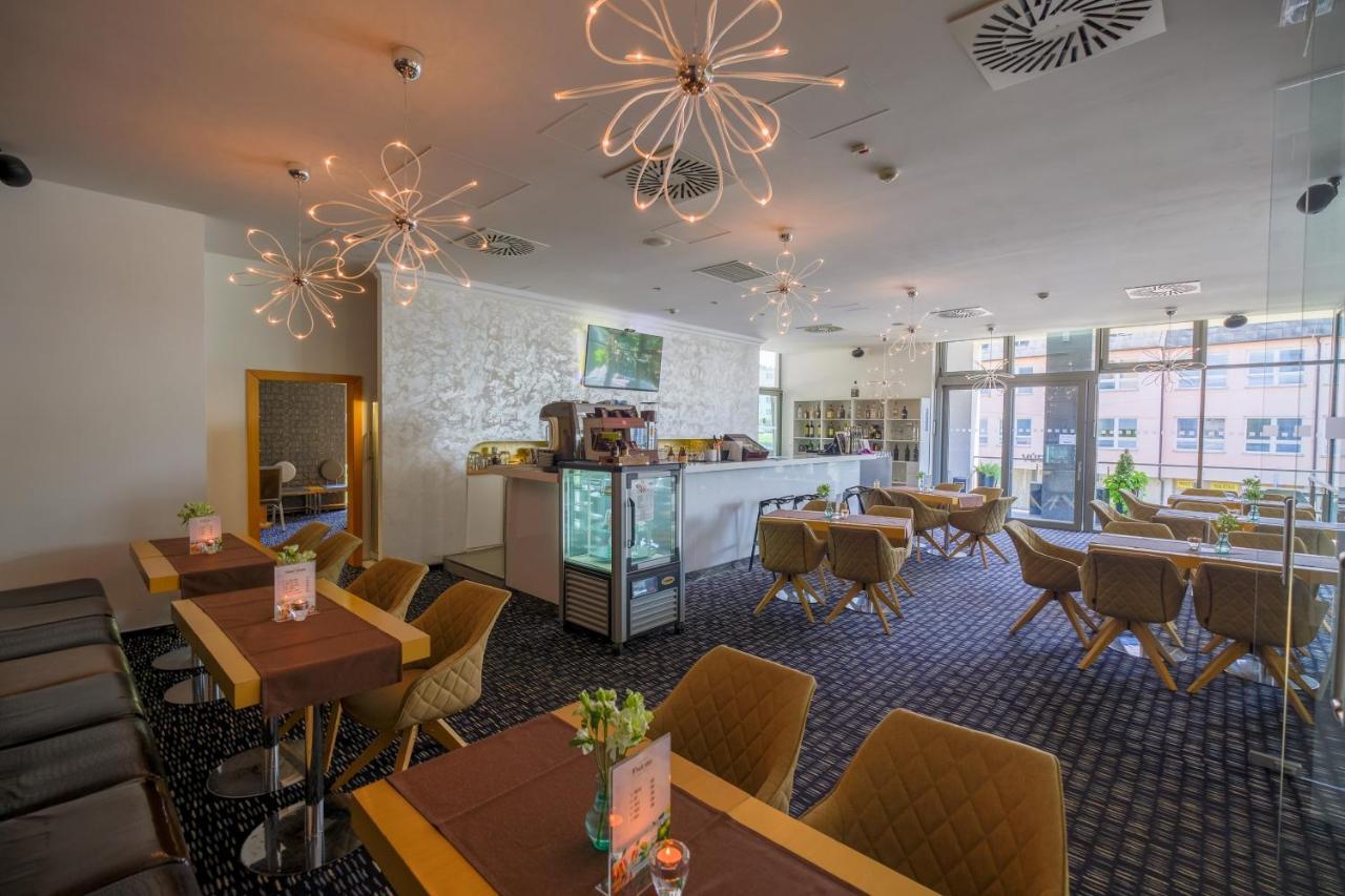 Business Hotel Astrum Laus Levice Exterior foto